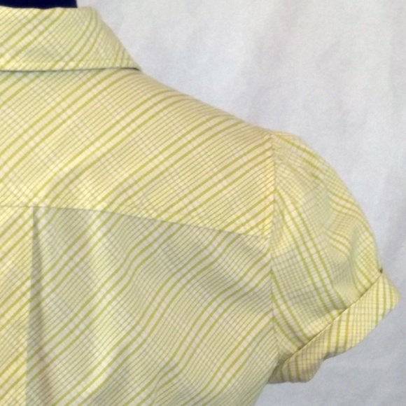 Stretch Cap-Sleeve Button-Down Top in Yellow/White - Picture 4 of 8